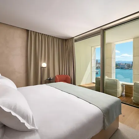 Ξενοδοχείο Ambasador 5*