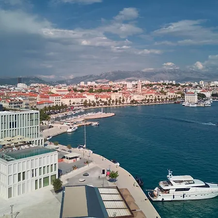 Ambasador Σπλιτ