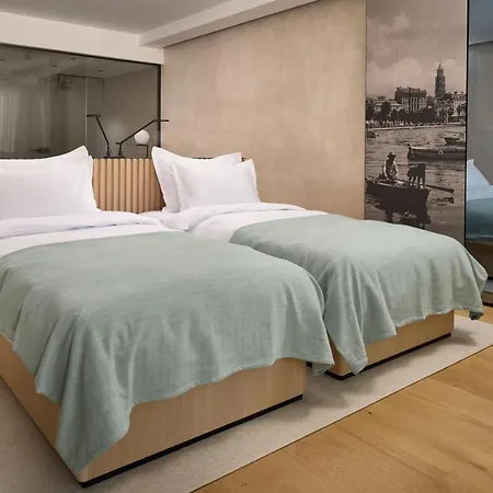 Ambasador 5* Σπλιτ