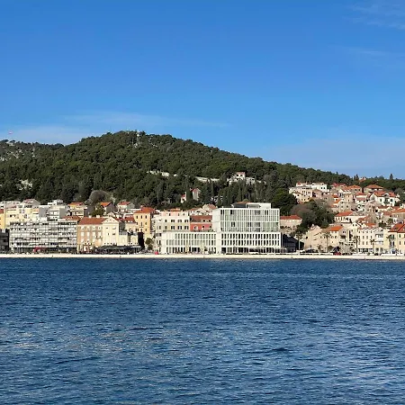 Ξενοδοχείο Ambasador 5*