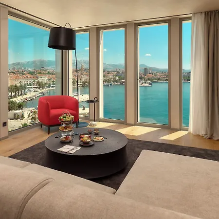 Ambasador Ξενοδοχείο 5*