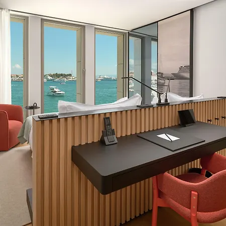 Ambasador Hotel