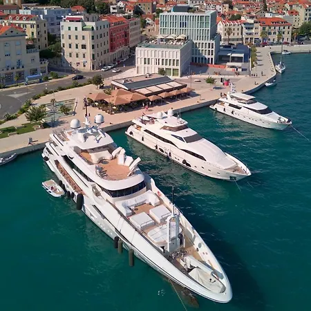 Ambasador 5* سبليت
